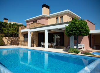Modern villa with pool & jacuzzi
