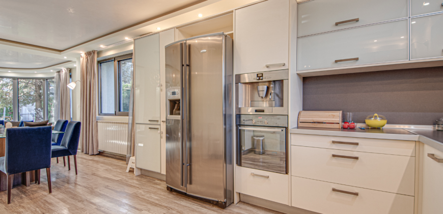 Spacious family home in prestigious gated complex