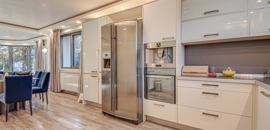 Spacious family home in prestigious gated complex