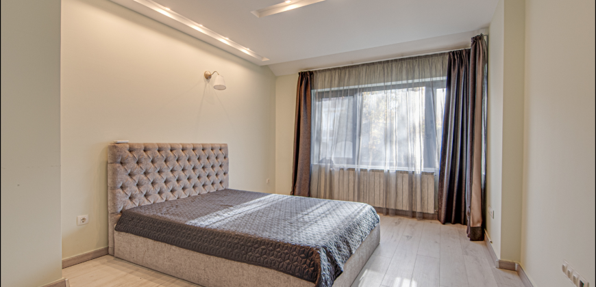 Spacious family home in prestigious gated complex