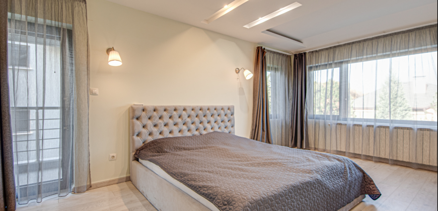 Spacious family home in prestigious gated complex