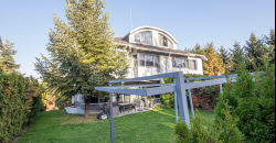 Spacious family home in prestigious gated complex