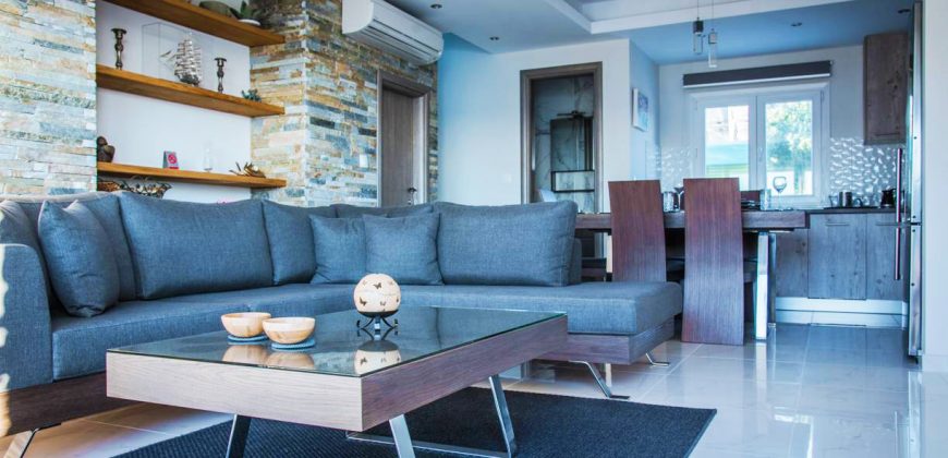 Modern Maisonette with private beach