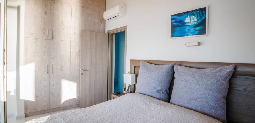 Modern Maisonette with private beach