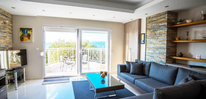 Modern Maisonette with private beach