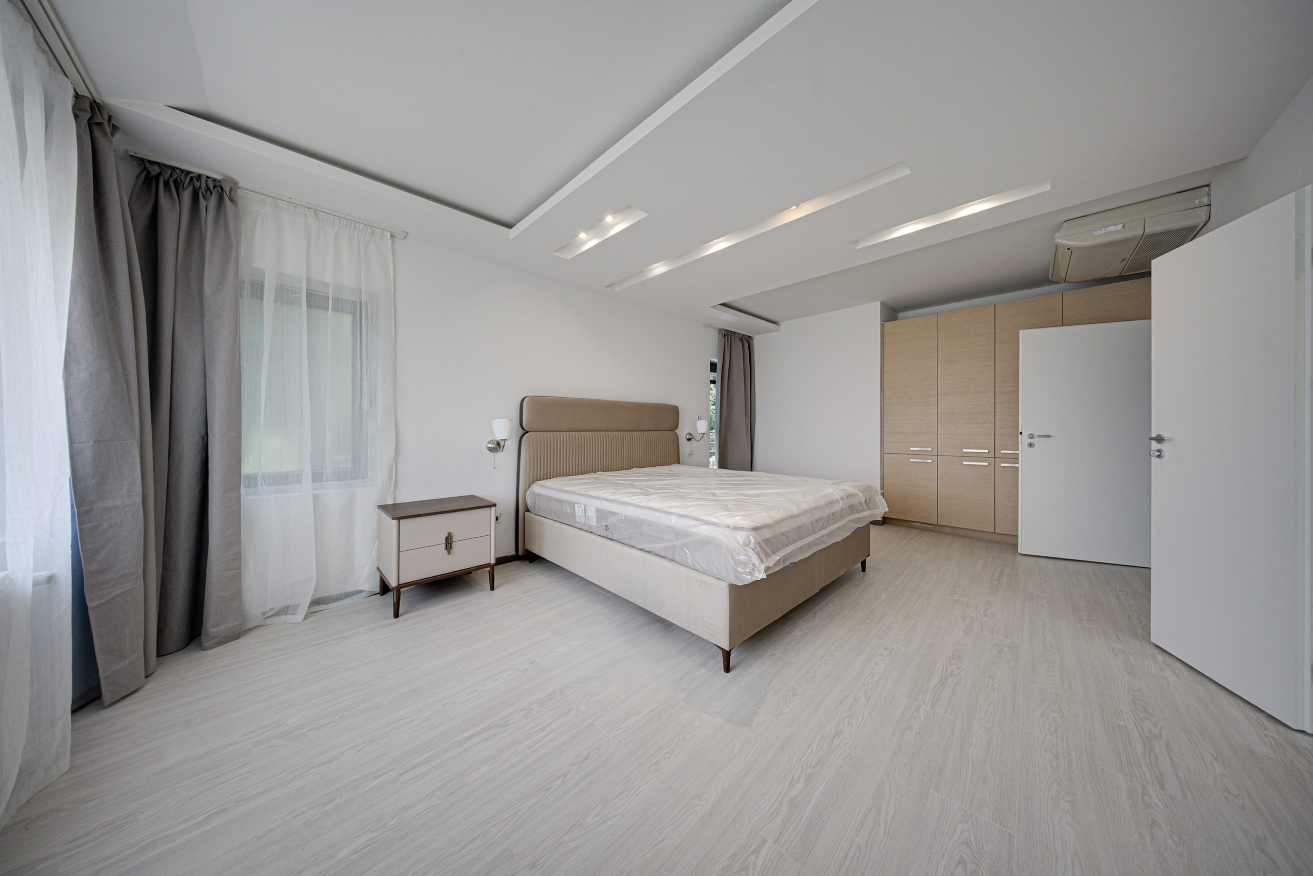 Modern family home in prestigious gated complex