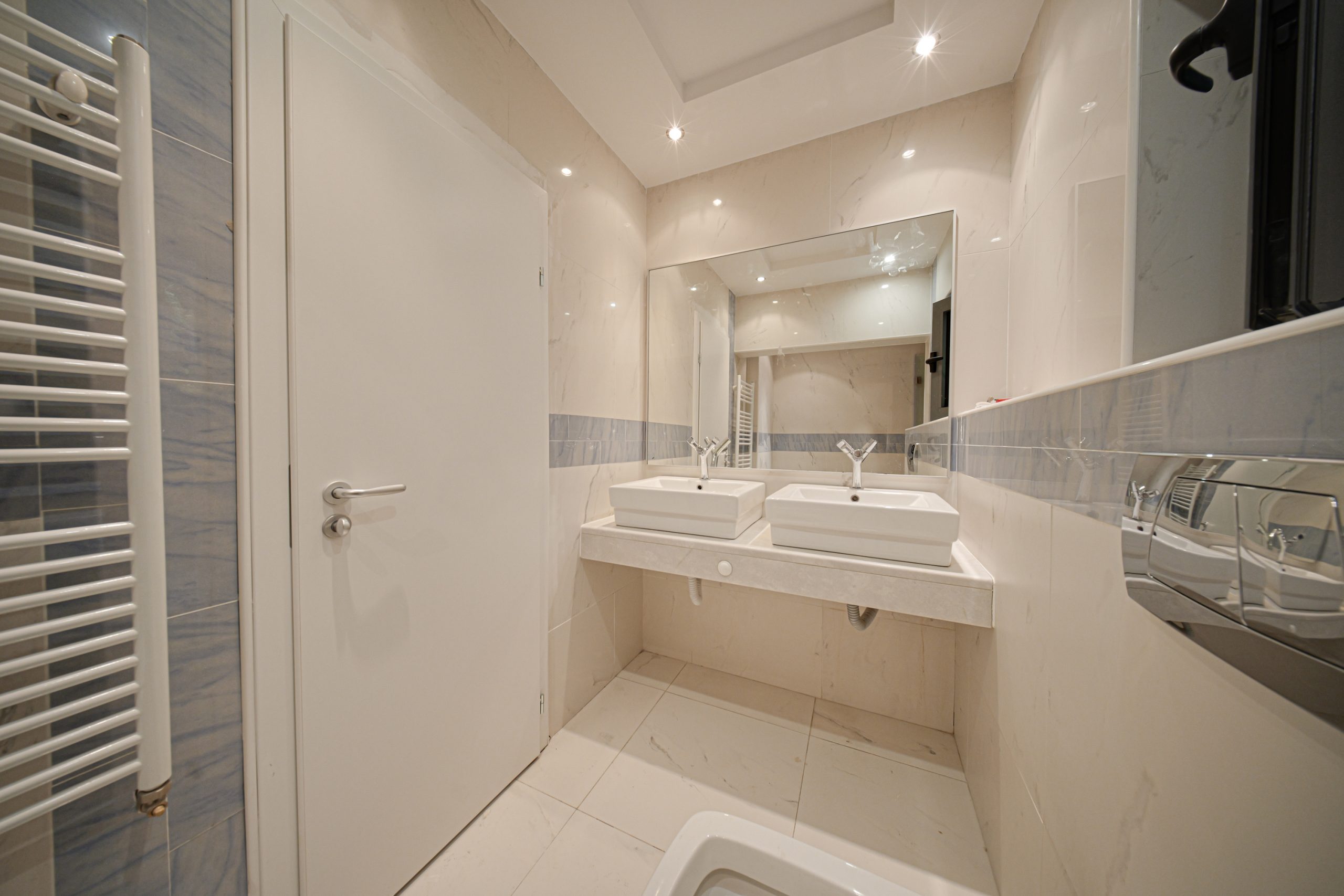 Modern family home in prestigious gated complex