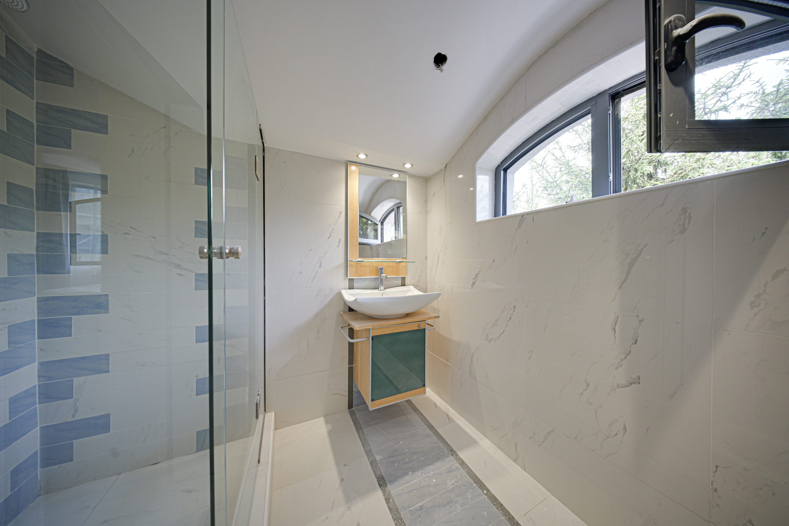 Modern family home in prestigious gated complex