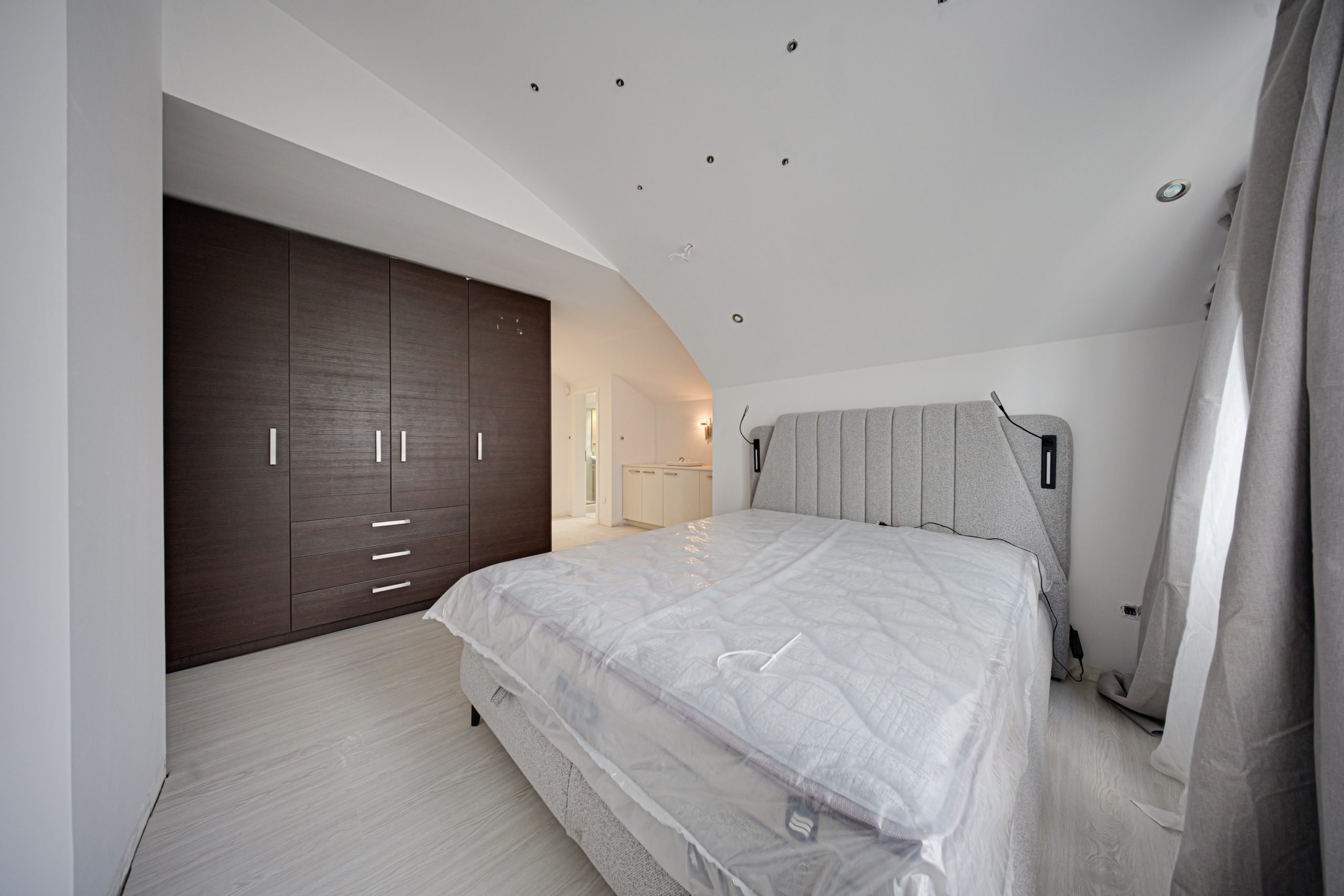 Modern family home in prestigious gated complex