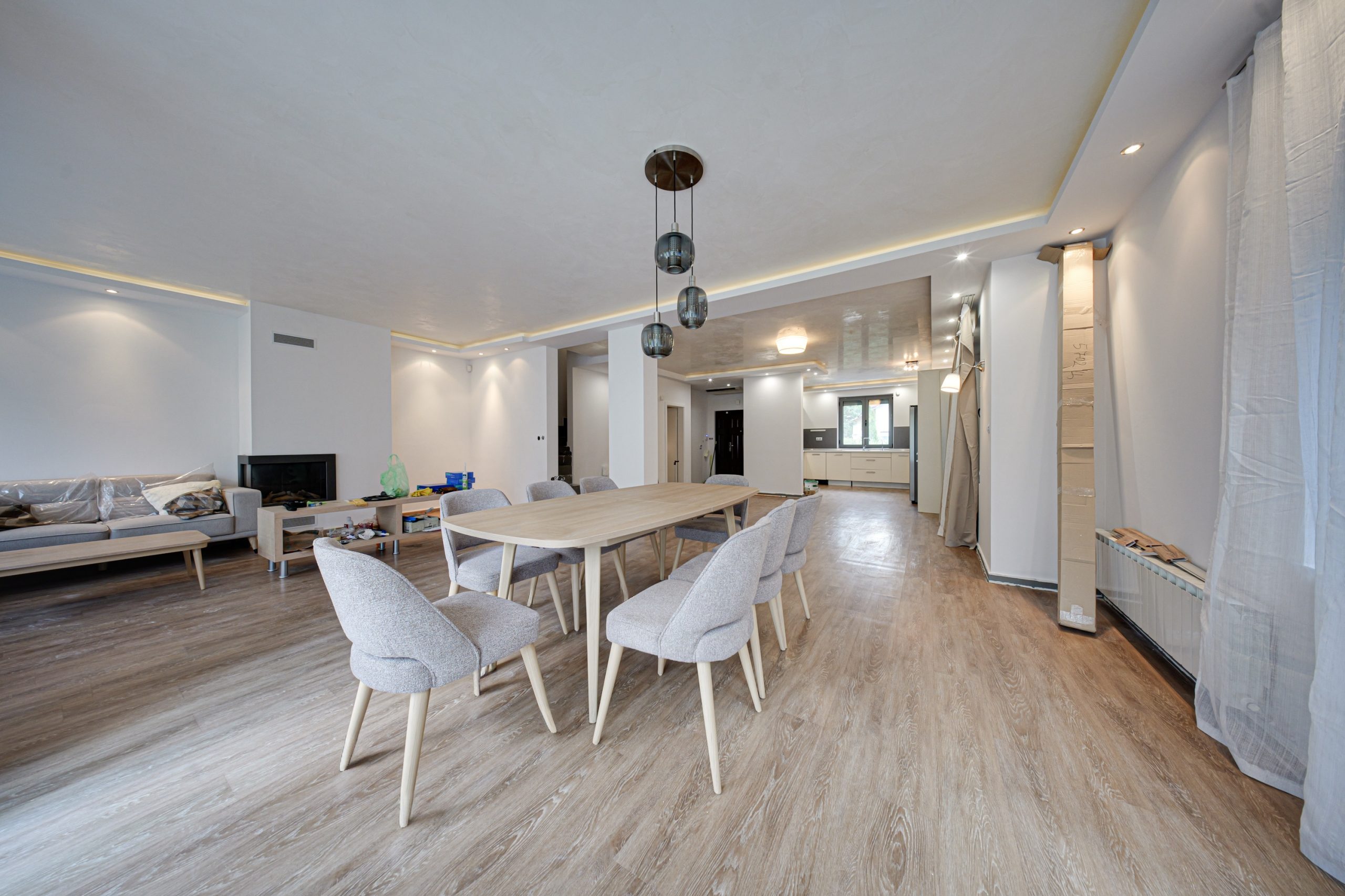 Modern family home in prestigious gated complex