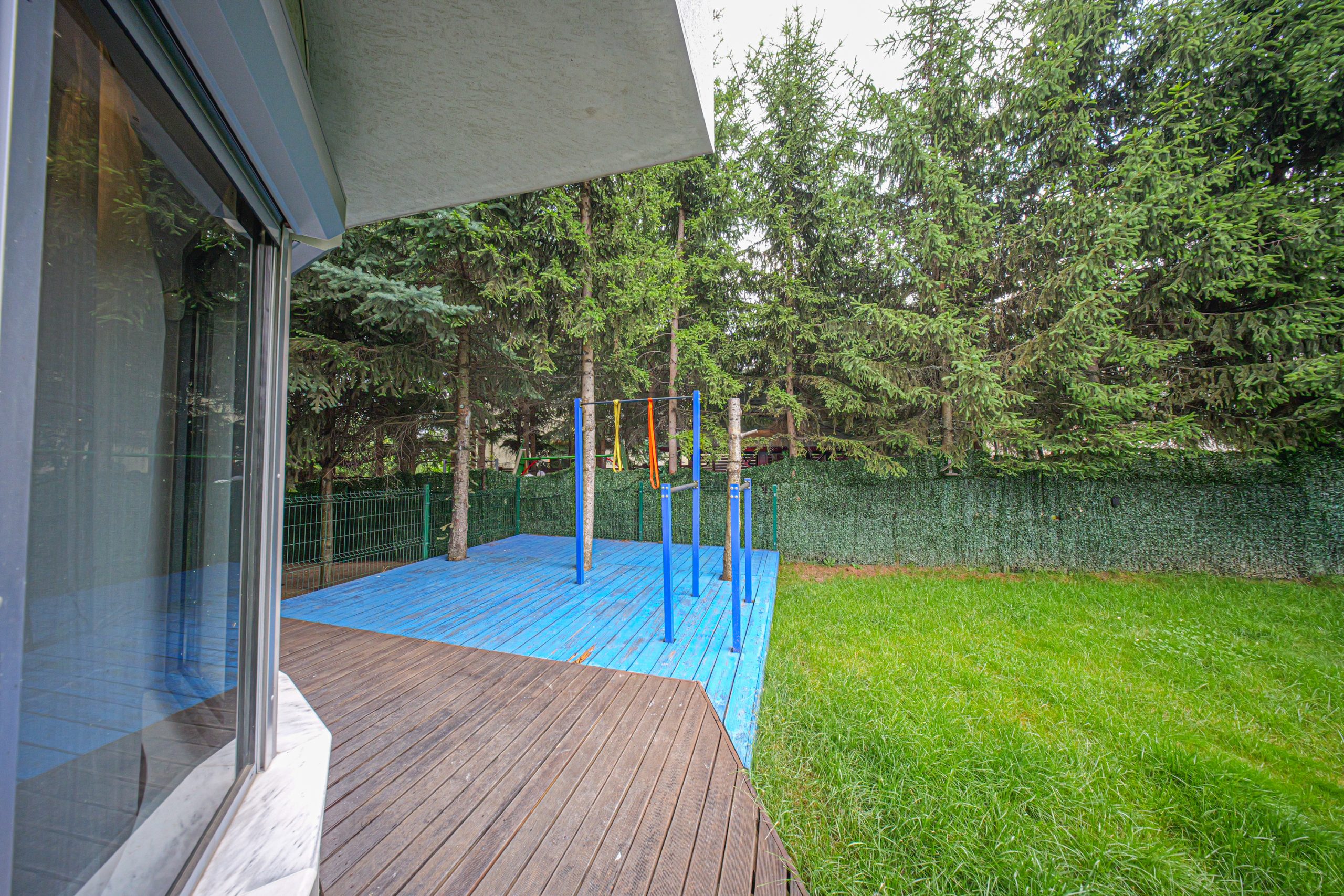 Modern family home in prestigious gated complex