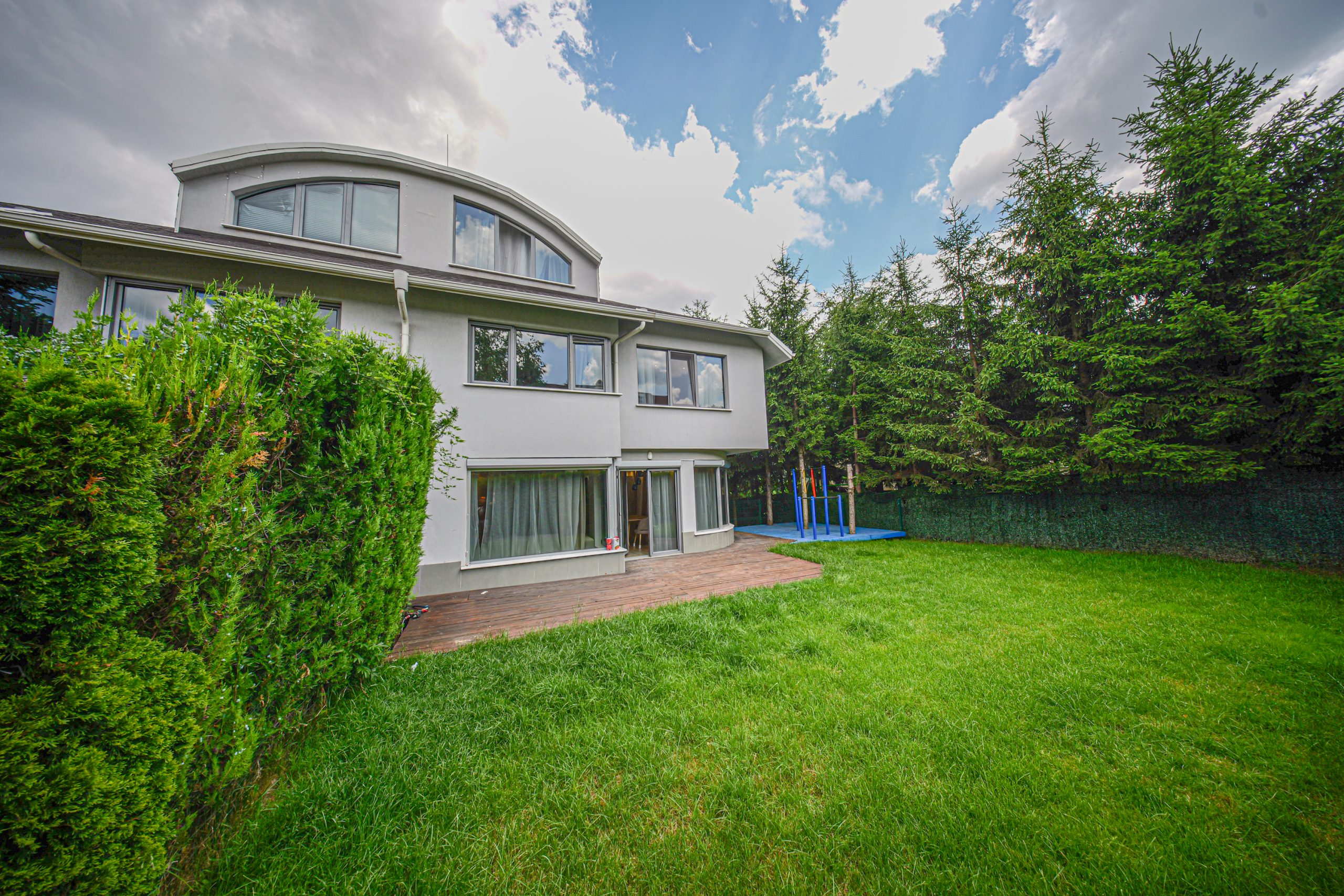 Modern family home in prestigious gated complex