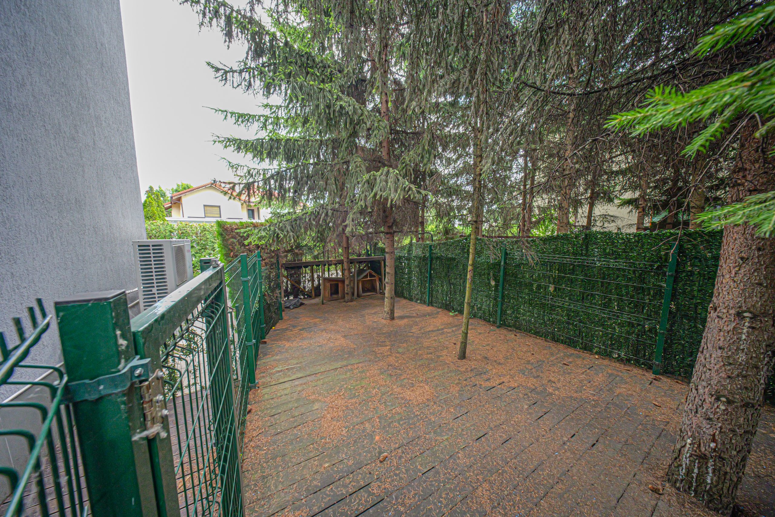 Modern family home in prestigious gated complex